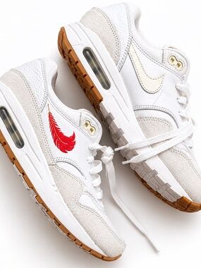 Nike Air Max 1 The Bay Feather Swoosh White Sneakers 6.5Y / Womens 8